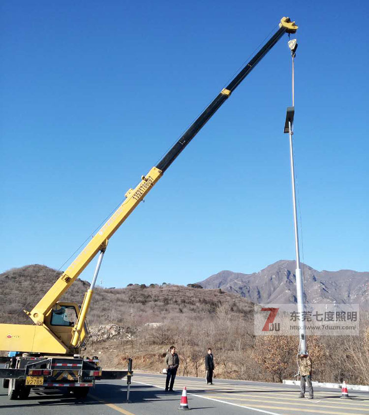 東莞七度照明道路路燈安裝現(xiàn)場圖片