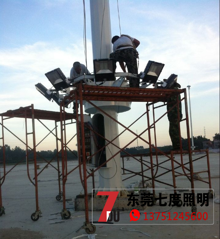 自動(dòng)升降高桿燈燈盤下降安裝燈具